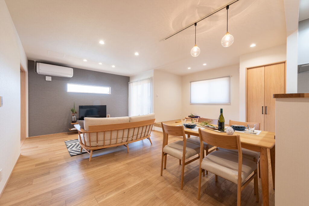 วิธีแต่งบ้านสไตล์มูจิ ให้เหมือนมีบ้านอยู่ญี่ปุ่น - เพิ่มแสงสว่างให้บ้าน